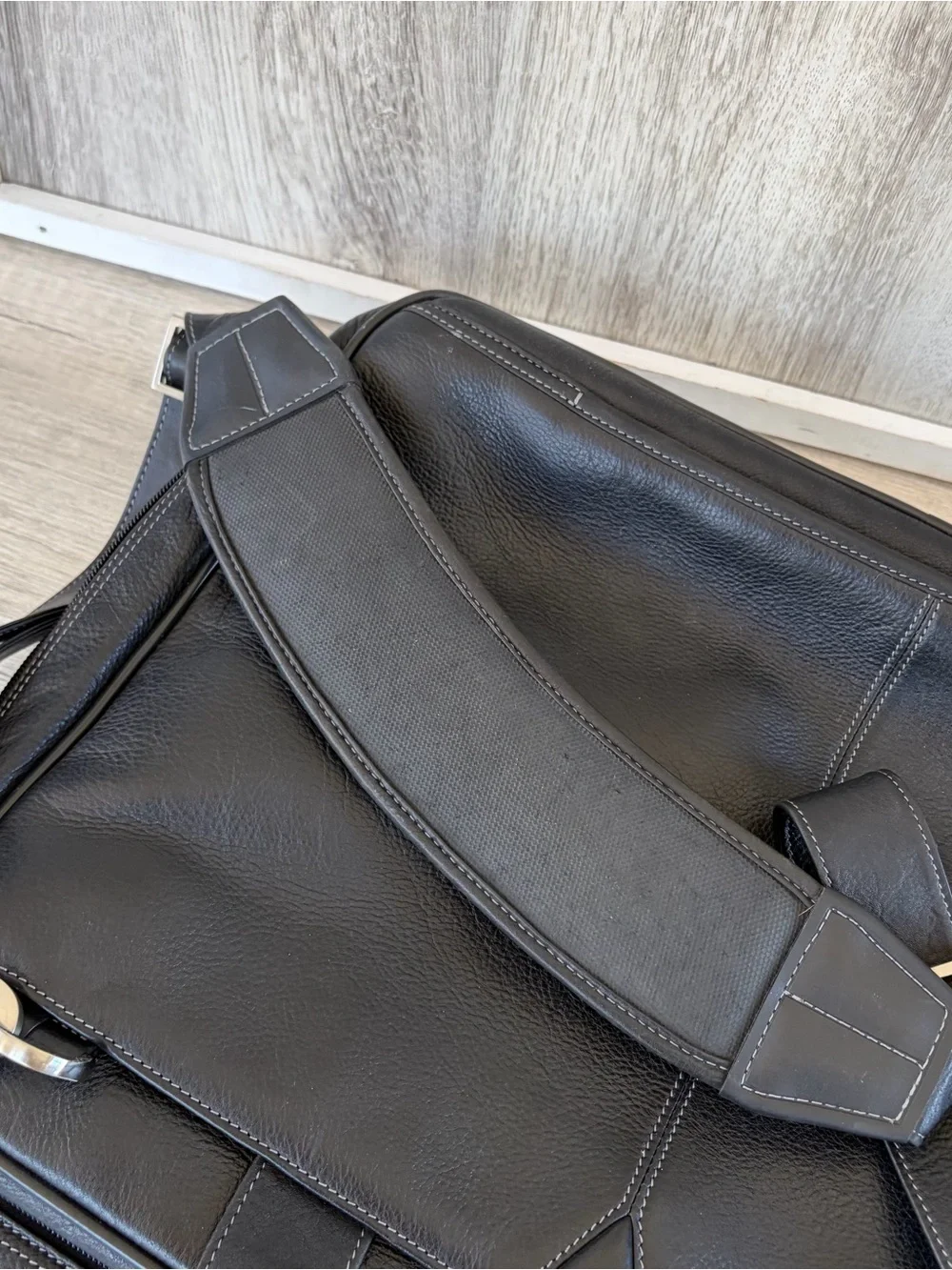 Johnston & Murphy black leather briefcase Messenger Bag Men’s Crossbody Euc